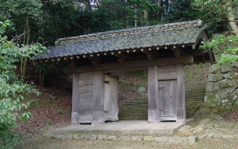 現在の浜田県庁の門