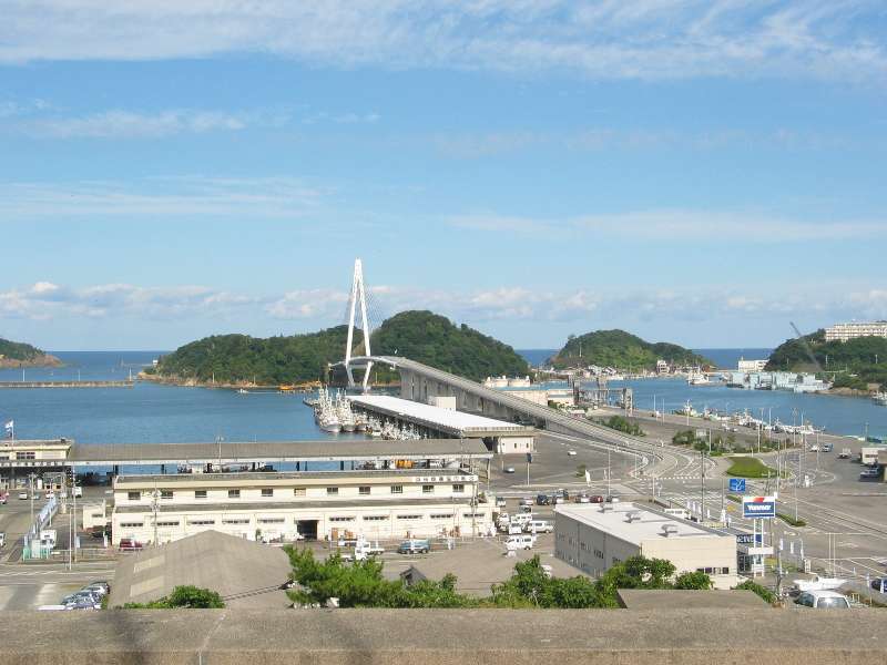 事務局から見える昼のマリン大橋