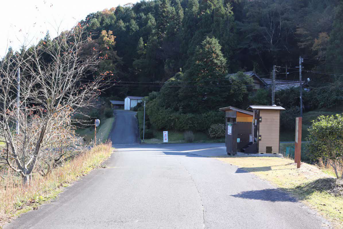 バイオトイレ・休憩所前