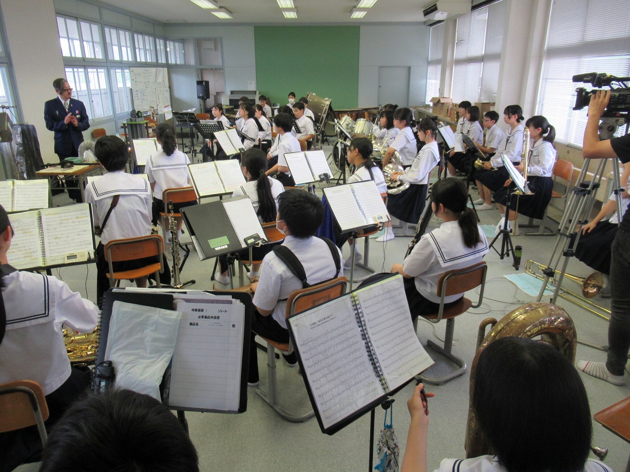 １