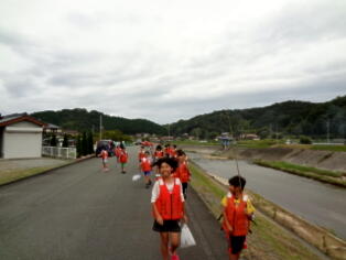 下府川での魚つり1