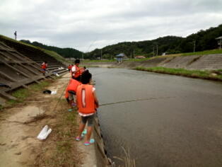 下府川での魚つり3