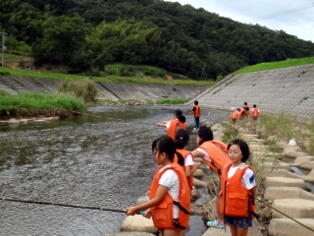 下府川での魚つり5