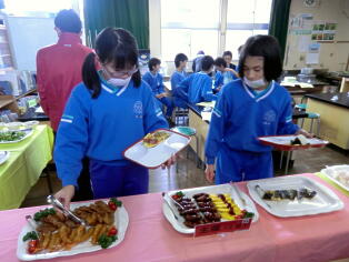 6年生バイキング給食2