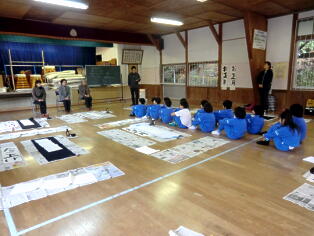 3年生6年生校内書き初め会1