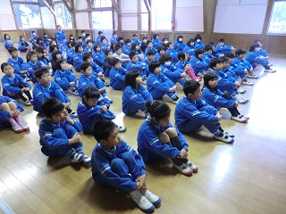 全校児童の写真
