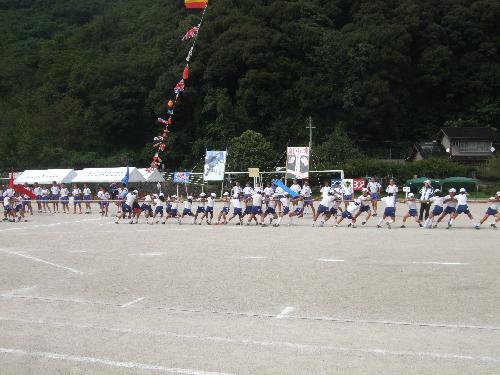 小学生綱引き