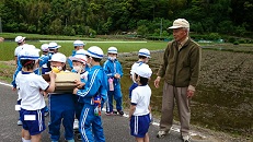 地域の方とこどもたち