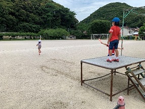 どこまで飛んだかな。