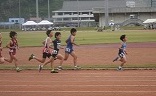 前へ前へと長距離を走っています