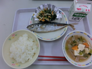 アジ一匹給食