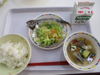 アジ一匹給食