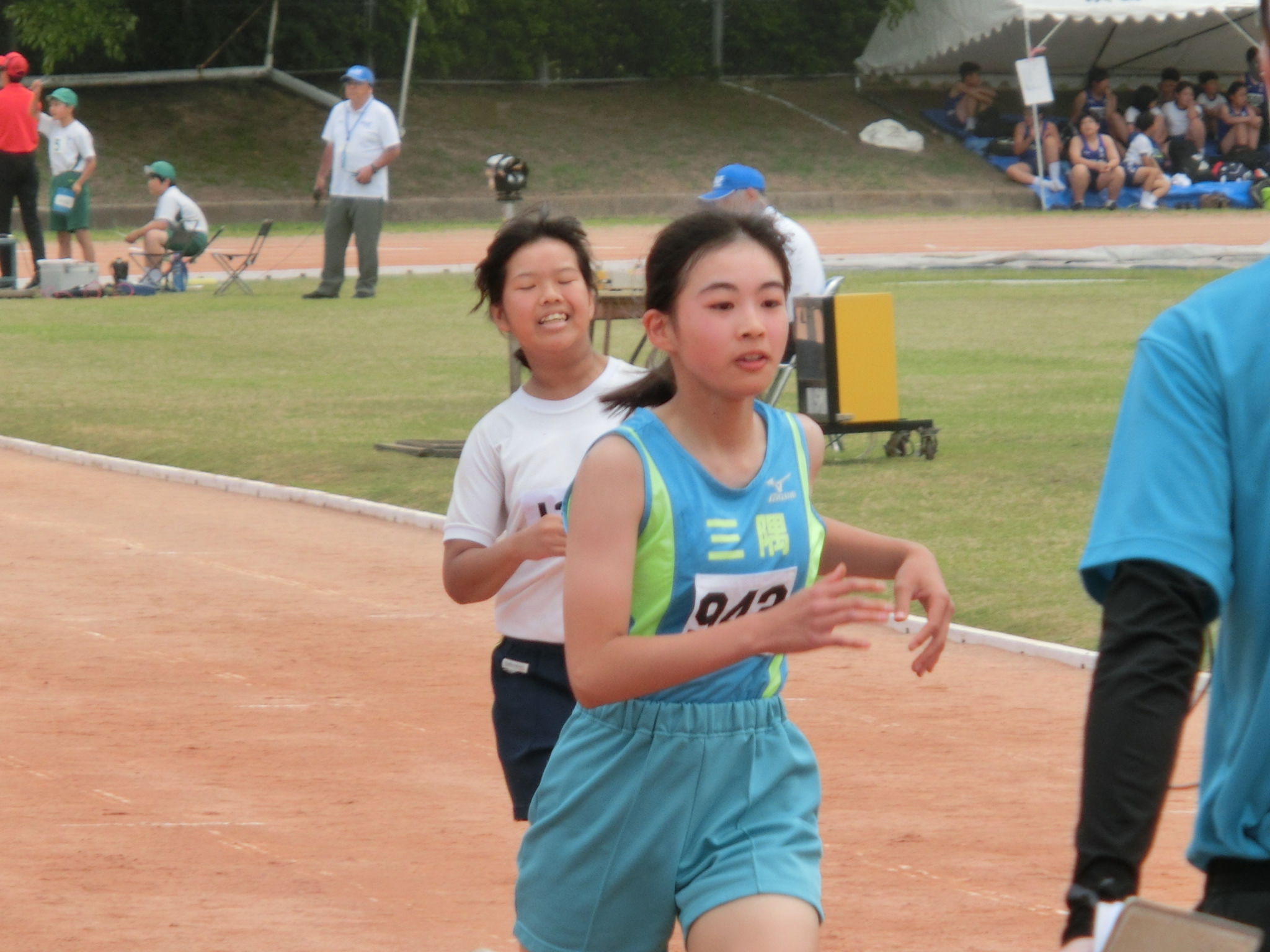 １
