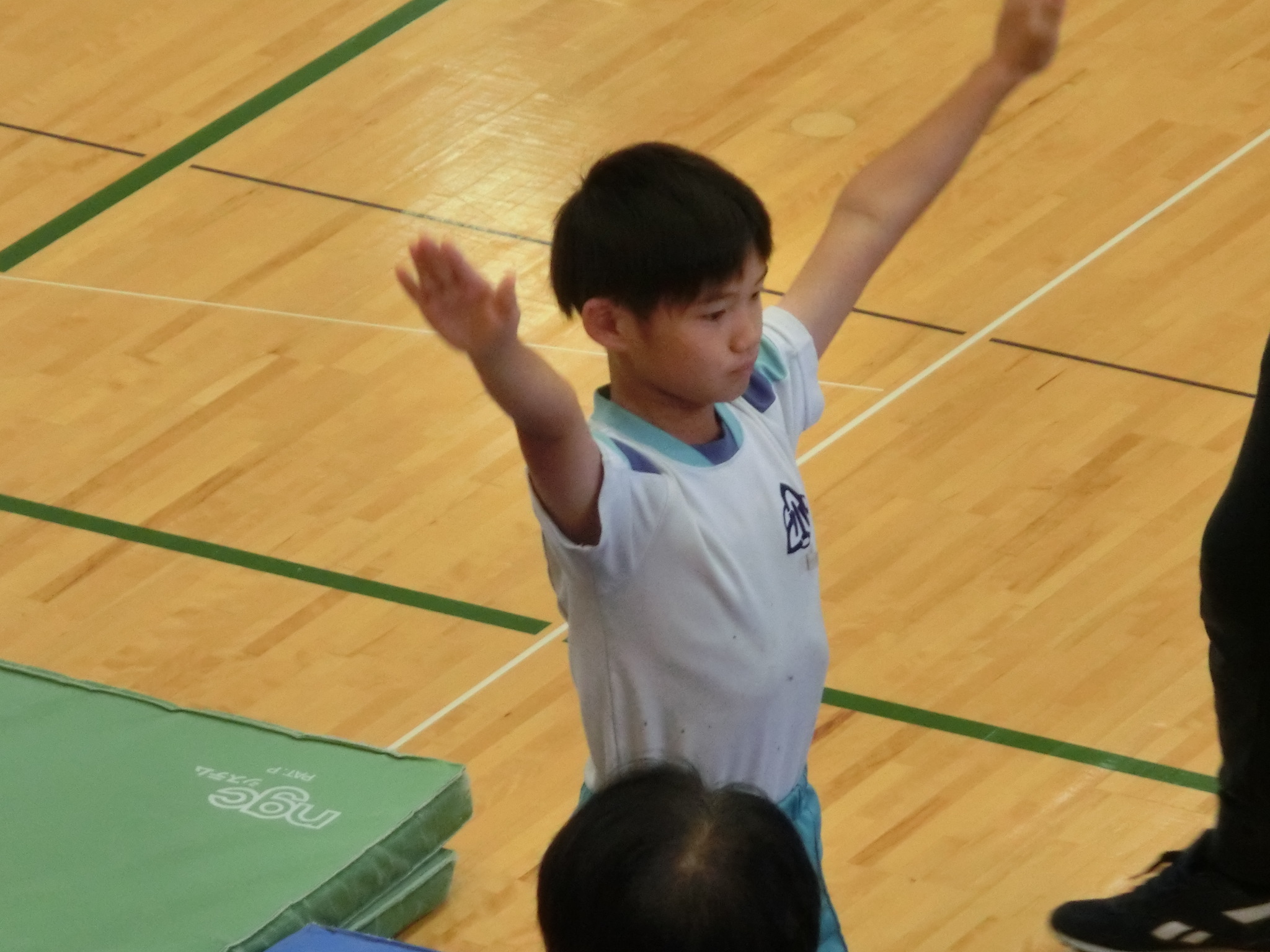 ５