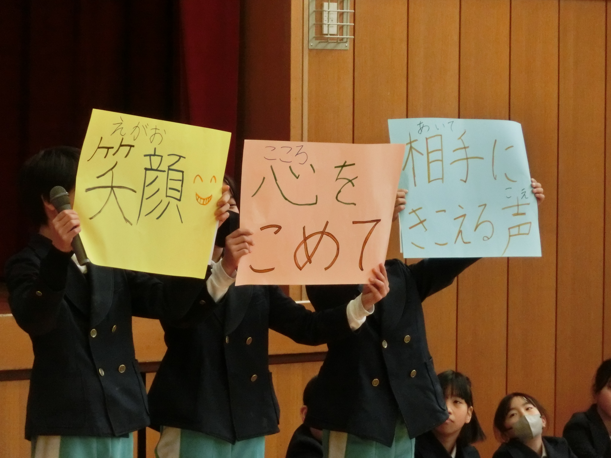 ４