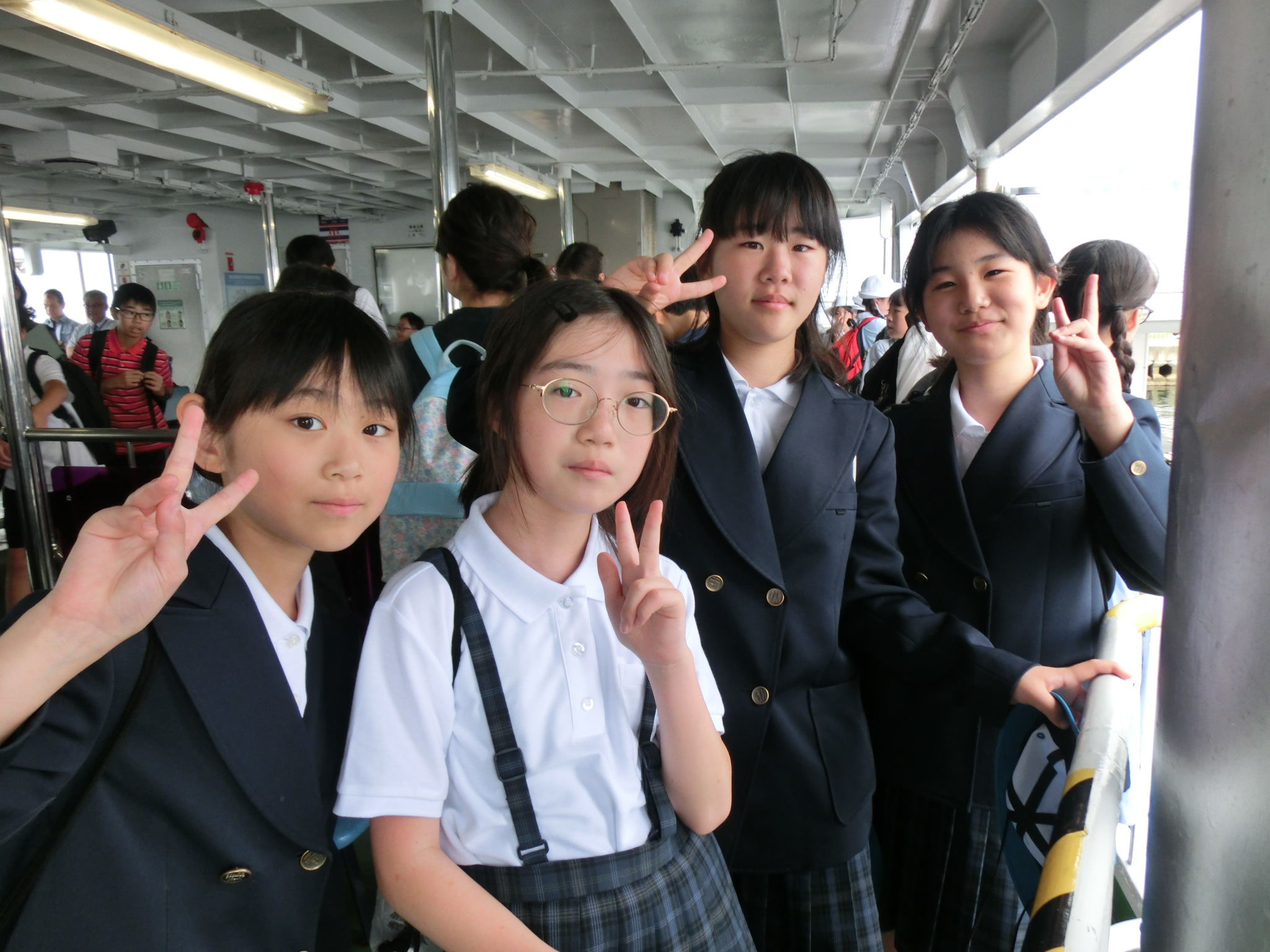 ４